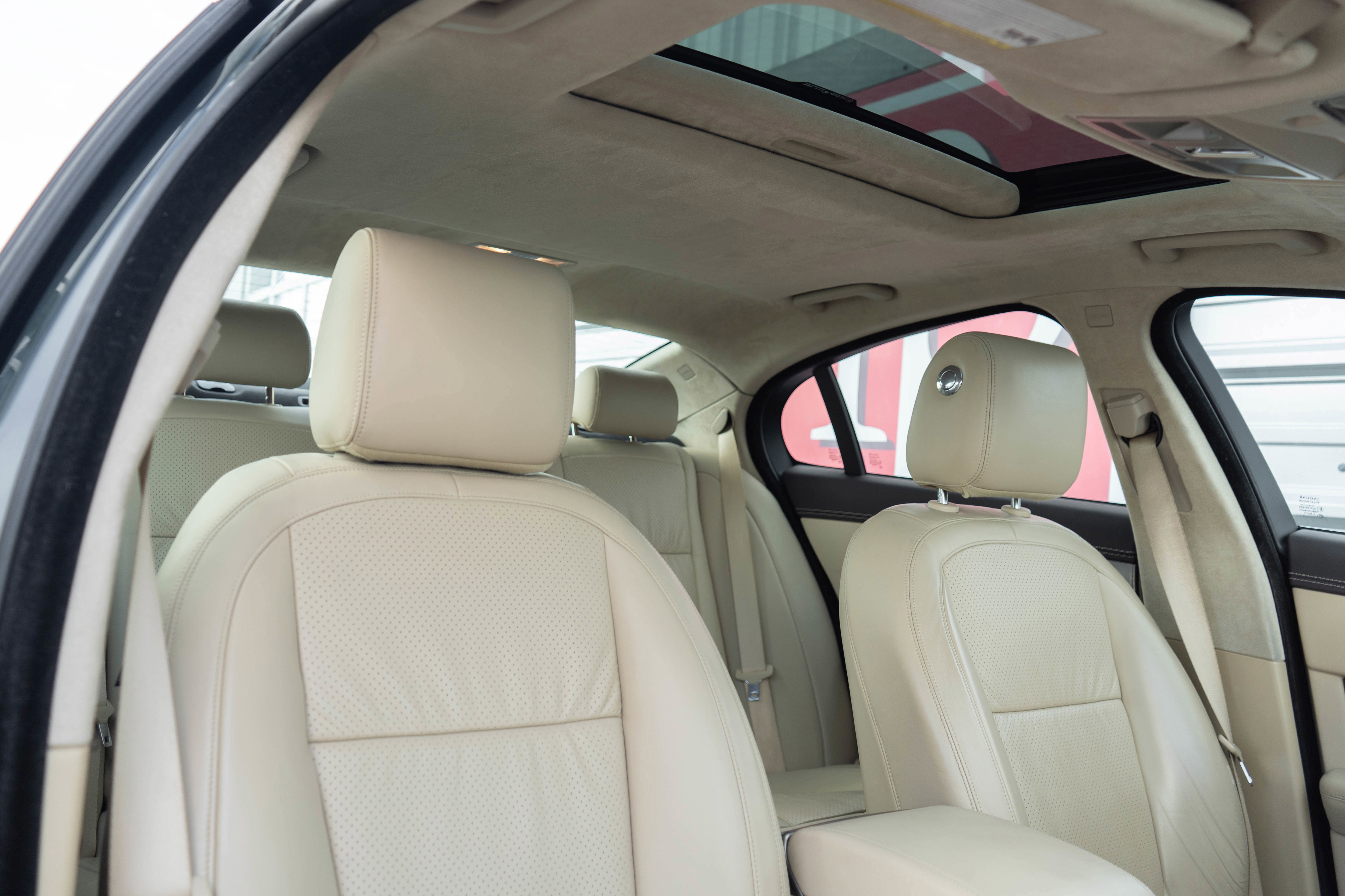 Used 2011 Jaguar XF Portfolio image 29