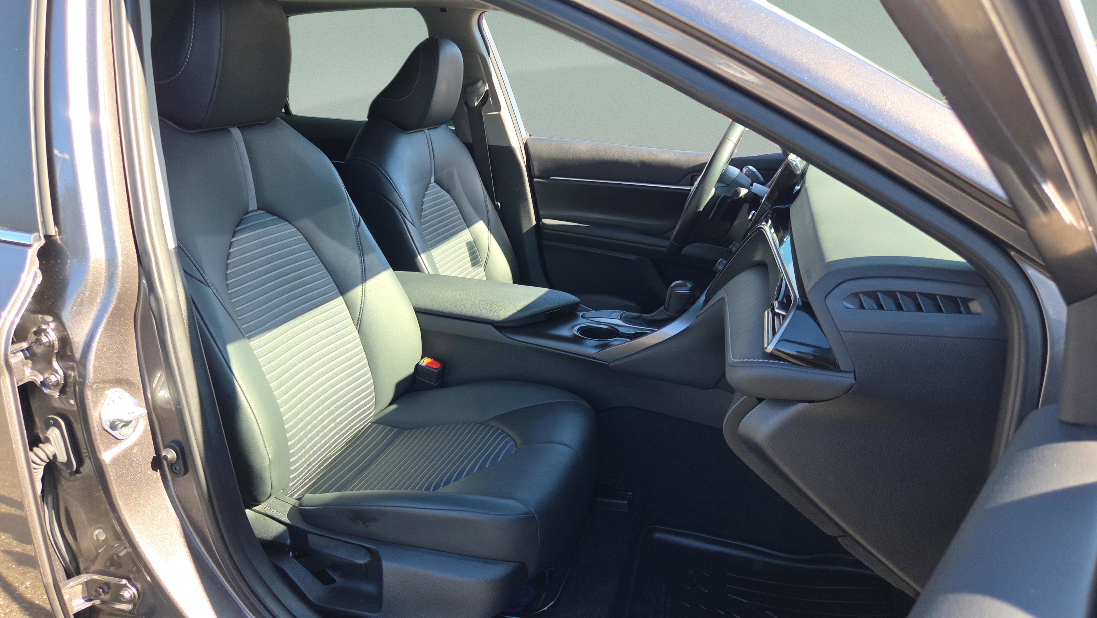 Used 2024 Toyota Camry SE w/ Convenience Package image 16