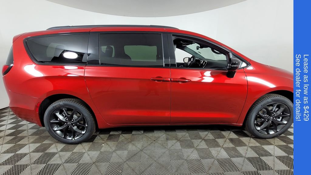New 2026 Chrysler Pacifica Limited w/ S Appearance Package image 9