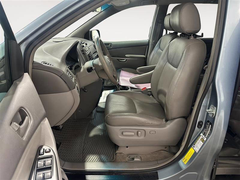 Used 2008 Toyota Sienna CE image 9