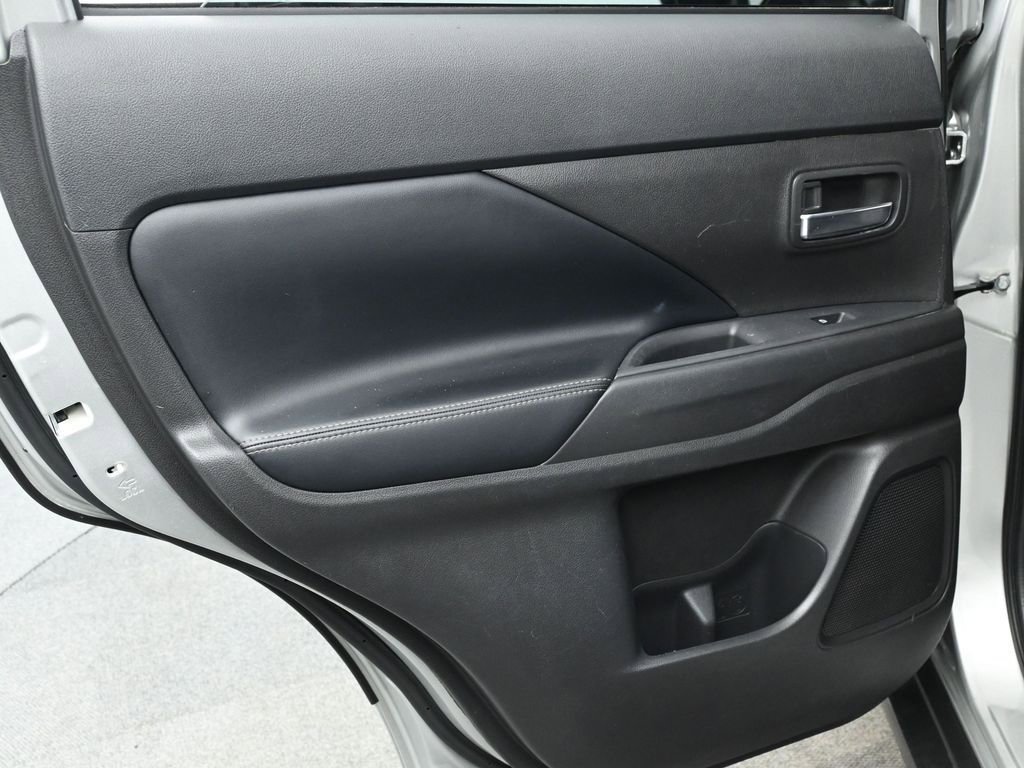 Used 2020 Mitsubishi Outlander SEL image 13