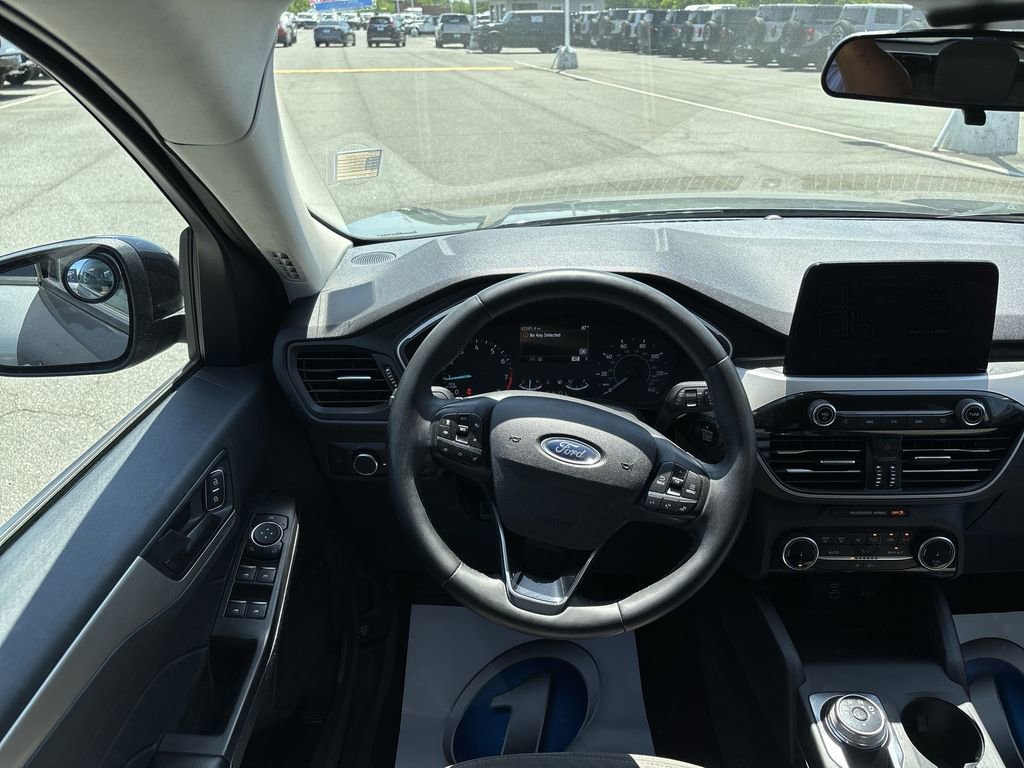 Used 2022 Ford Escape SE w/ SE Sport Appearance Package FWD image 11