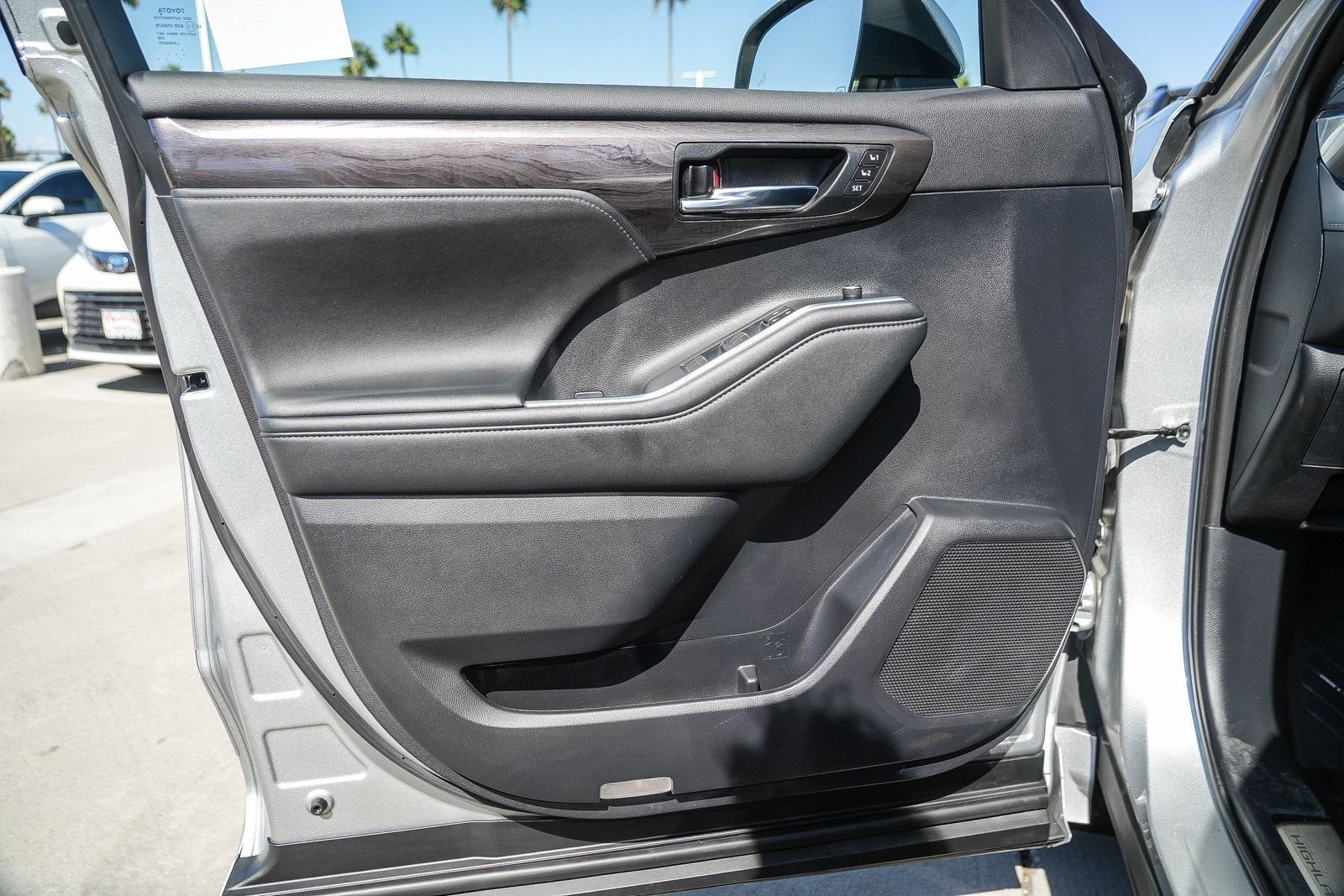 Used 2021 Toyota Highlander Platinum AWD/4WD image 21