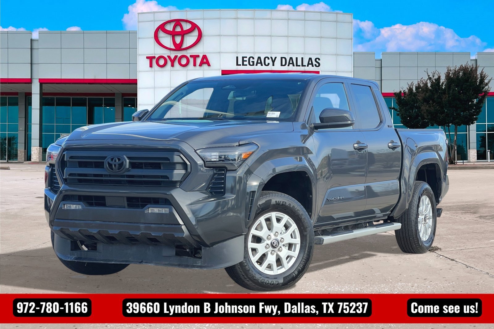 Used 2025 Toyota Tacoma SR5 image 1