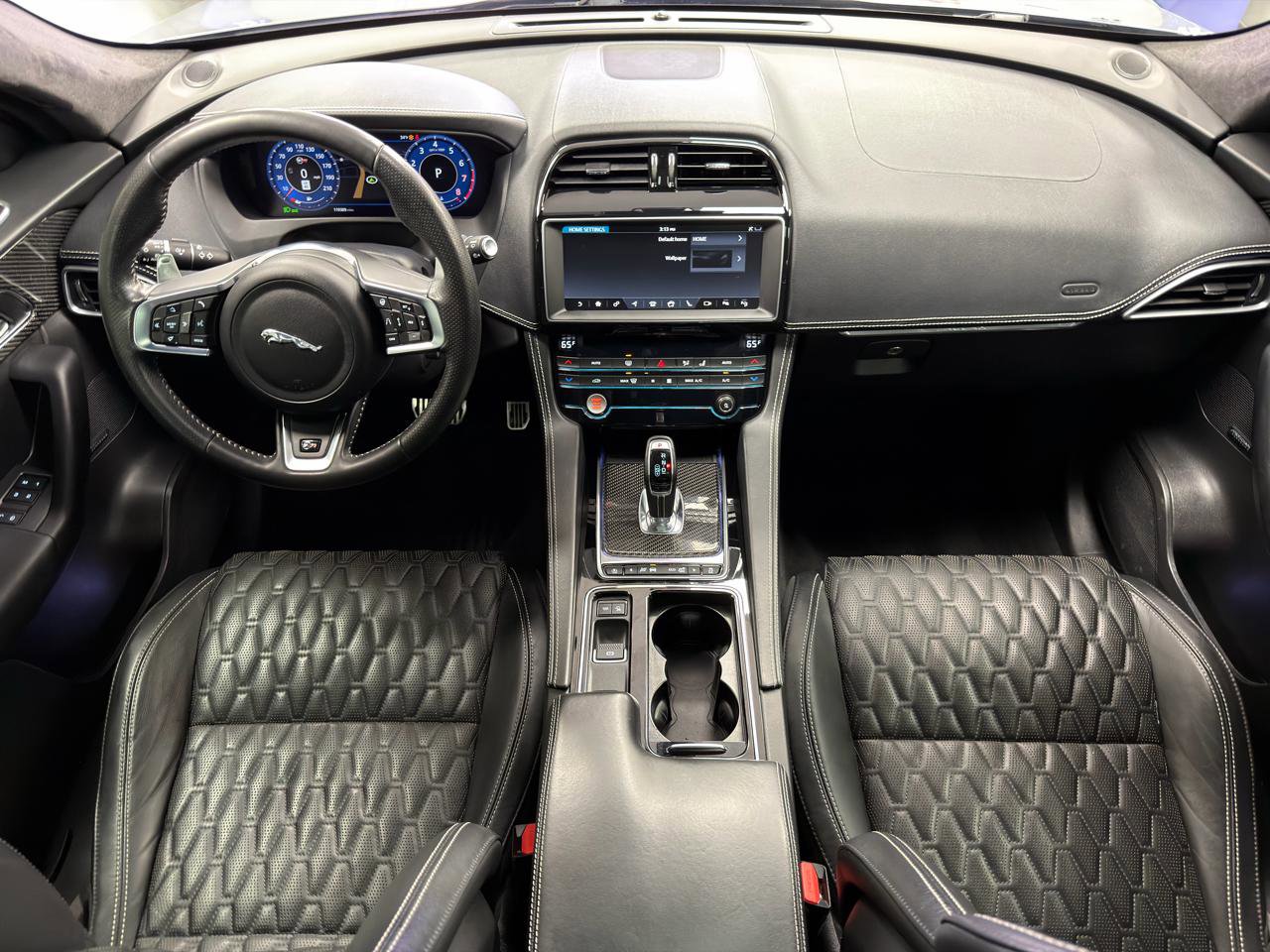 Used 2020 Jaguar F-PACE SVR image 30