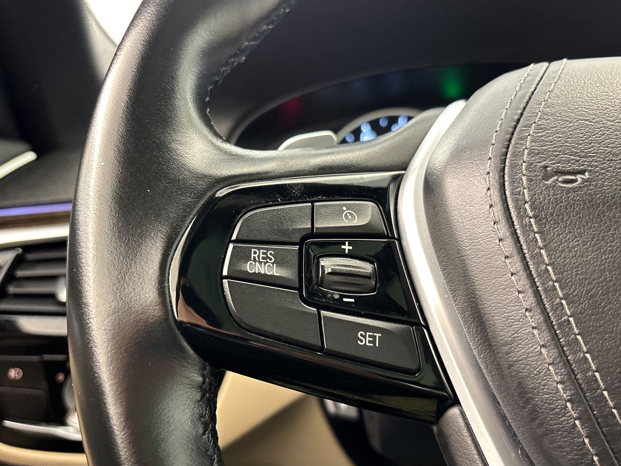 Used 2018 BMW 530e w/ Premium Package 2 RWD image 16