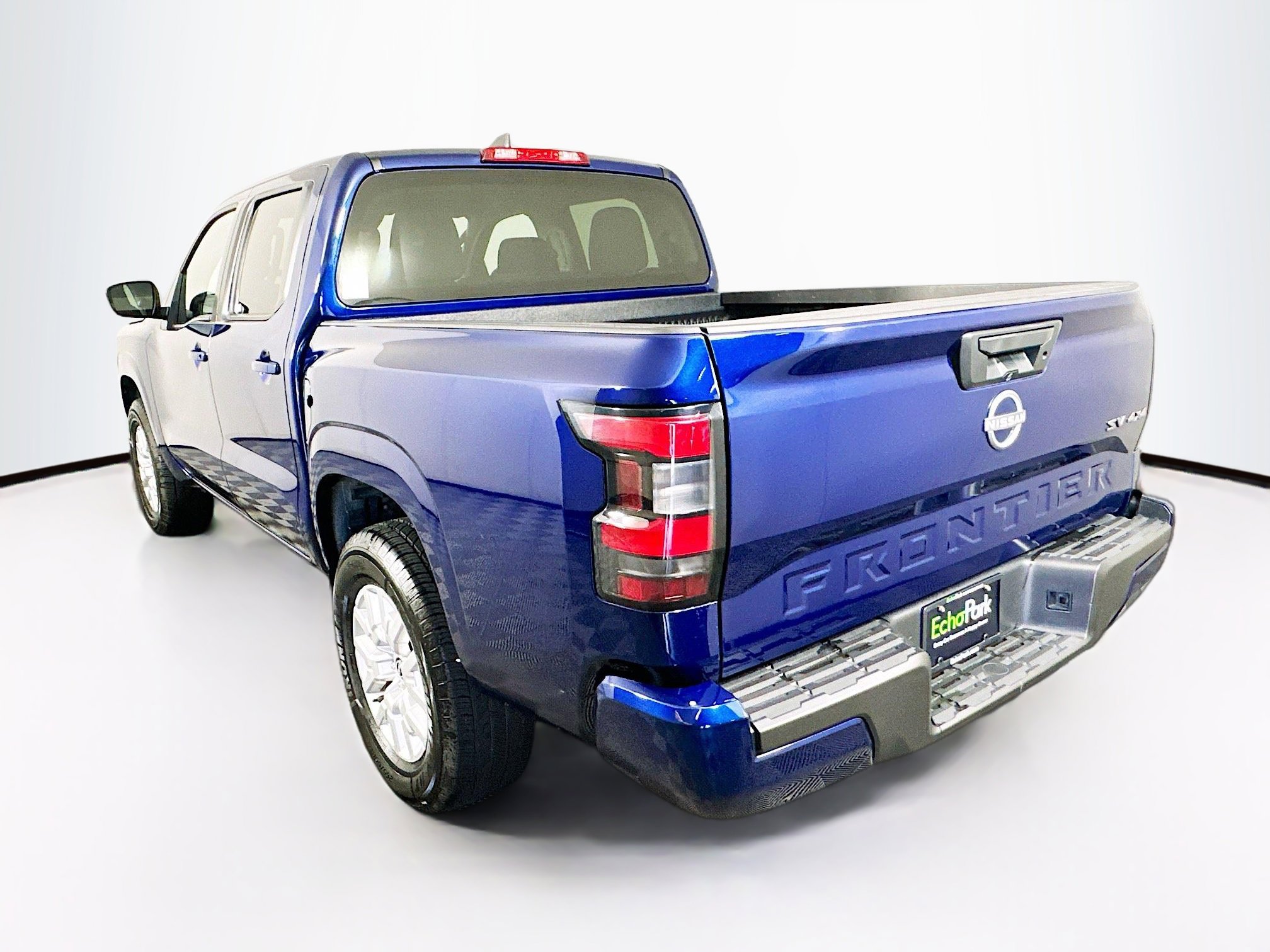 Used 2023 Nissan Frontier SV image 5