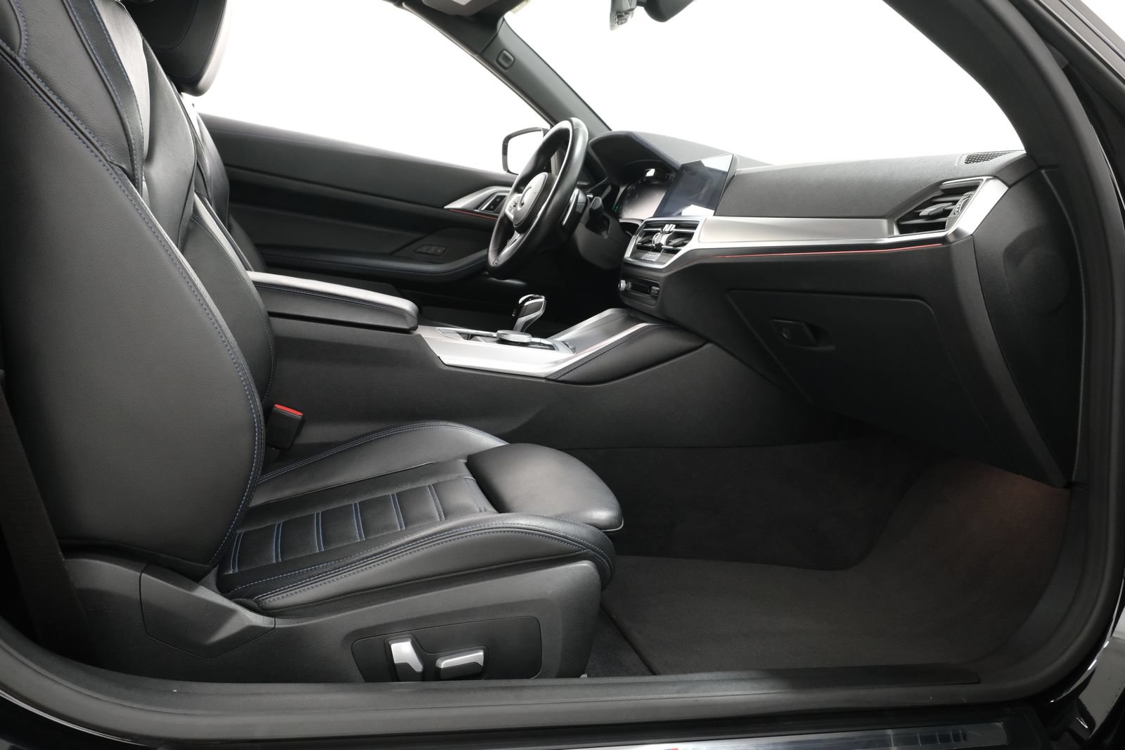 Used 2022 BMW M440i Convertible RWD image 41