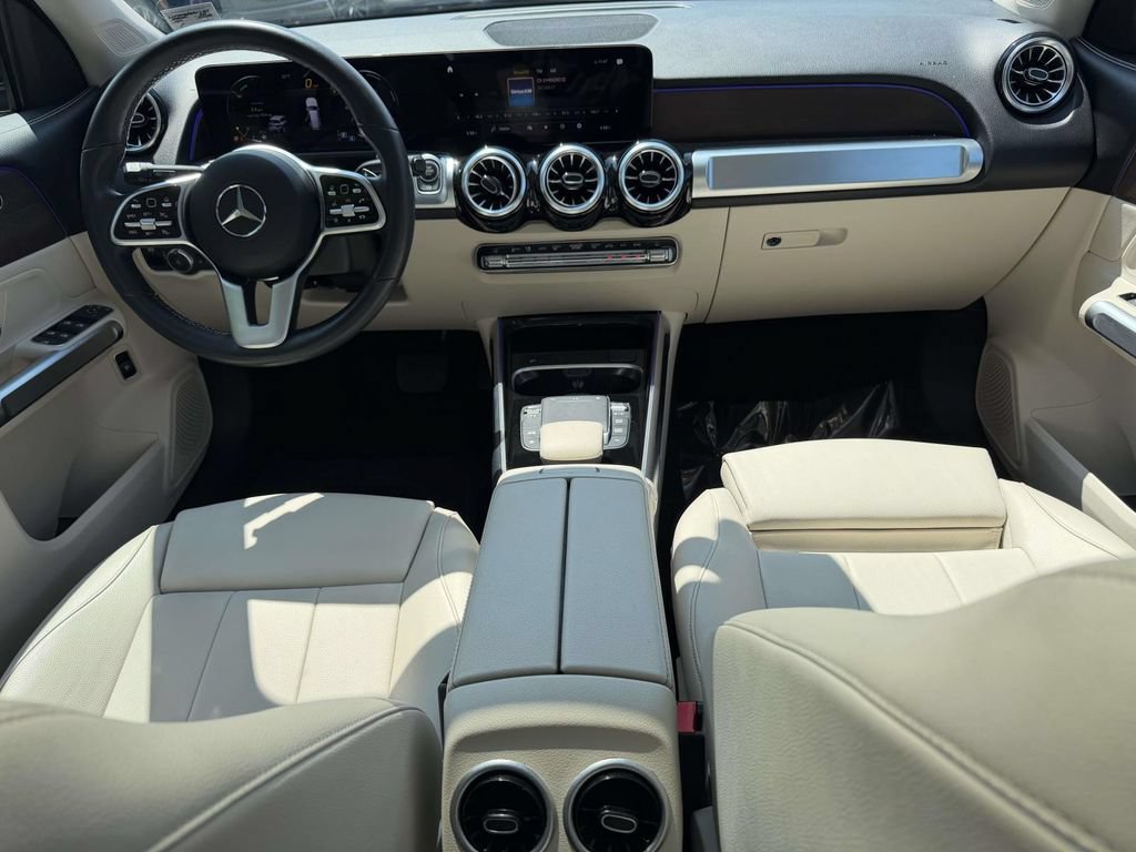 Used 2023 Mercedes-Benz GLB 250 w/ Premium Package image 18