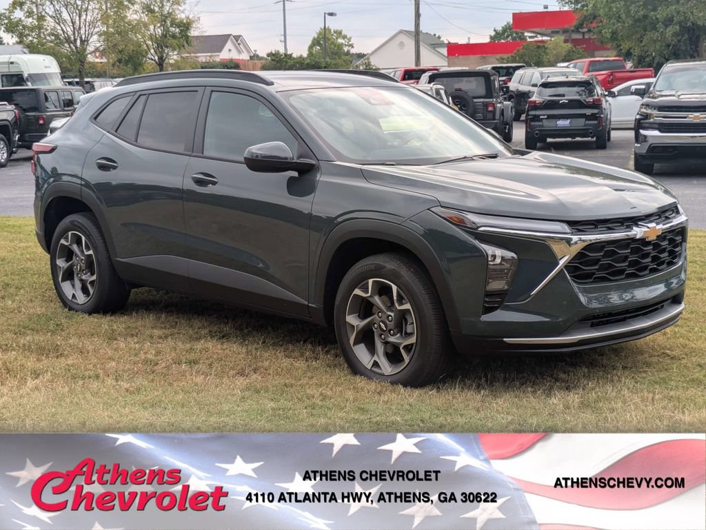 Used 2025 Chevrolet Trax LT FWD image 1