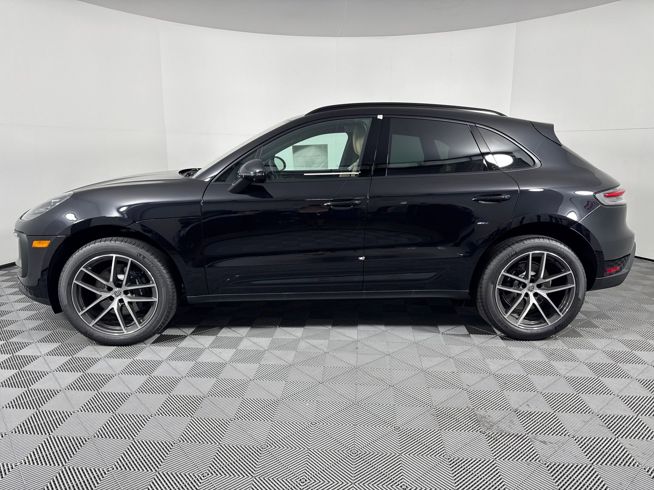 Certified 2026 Porsche Macan image 2
