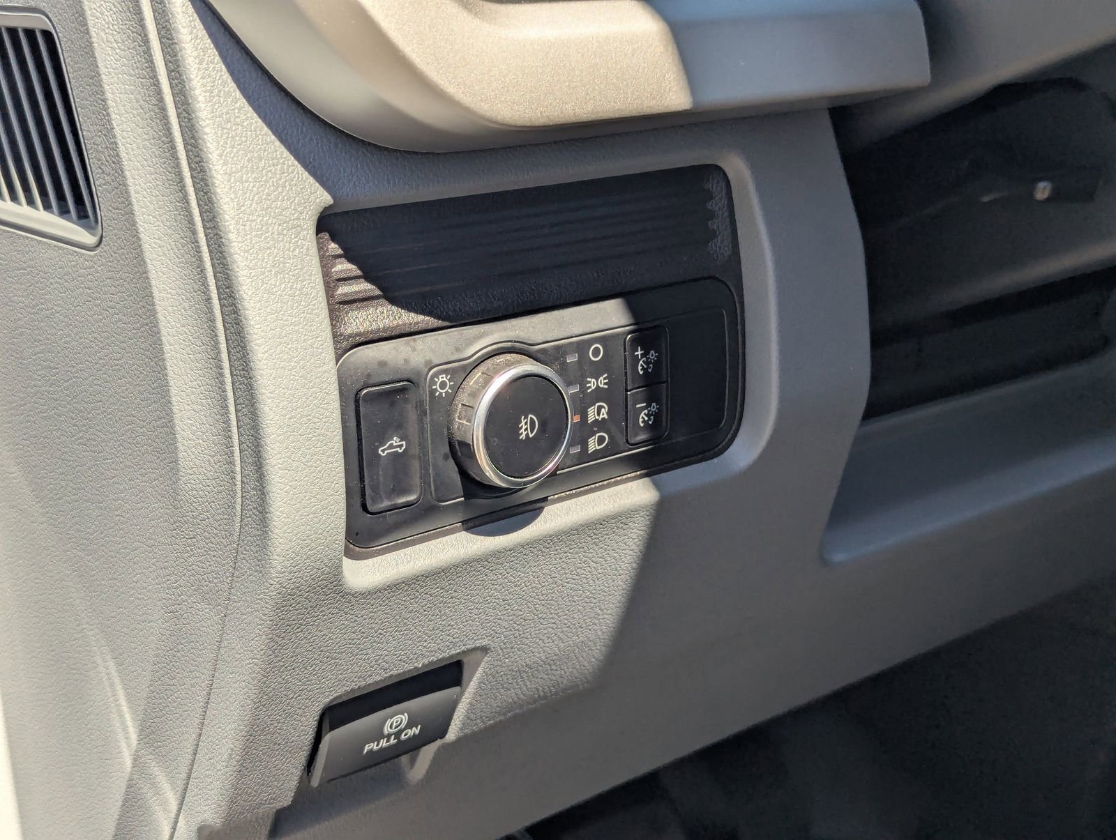 Certified 2024 Ford F250 XL w/ XL Chrome Package image 19