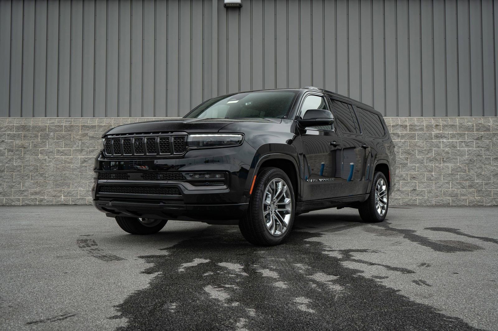 Used 2024 Jeep Grand Wagoneer L Series II w/ Quick Order Packagew 28T image 9