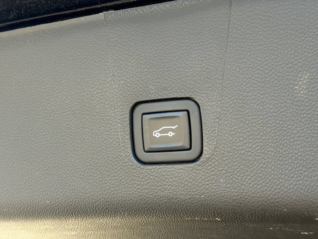 Used 2024 Chevrolet Traverse LT AWD/4WD image 45