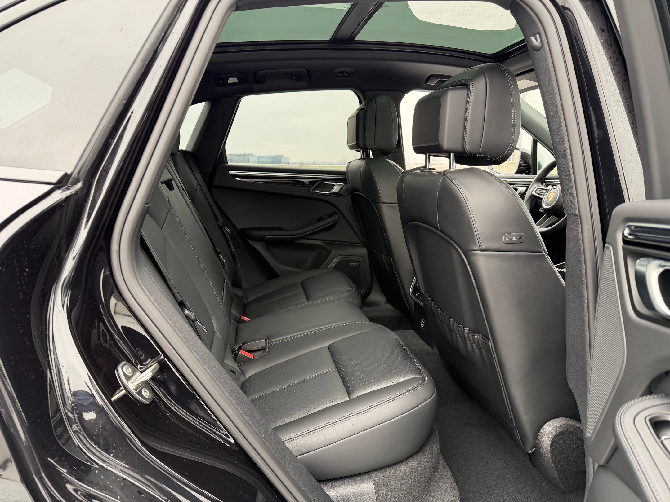 Certified 2026 Porsche Macan AWD/4WD image 19