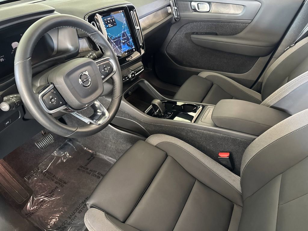 Certified 2023 Volvo XC40 Recharge Core image 9