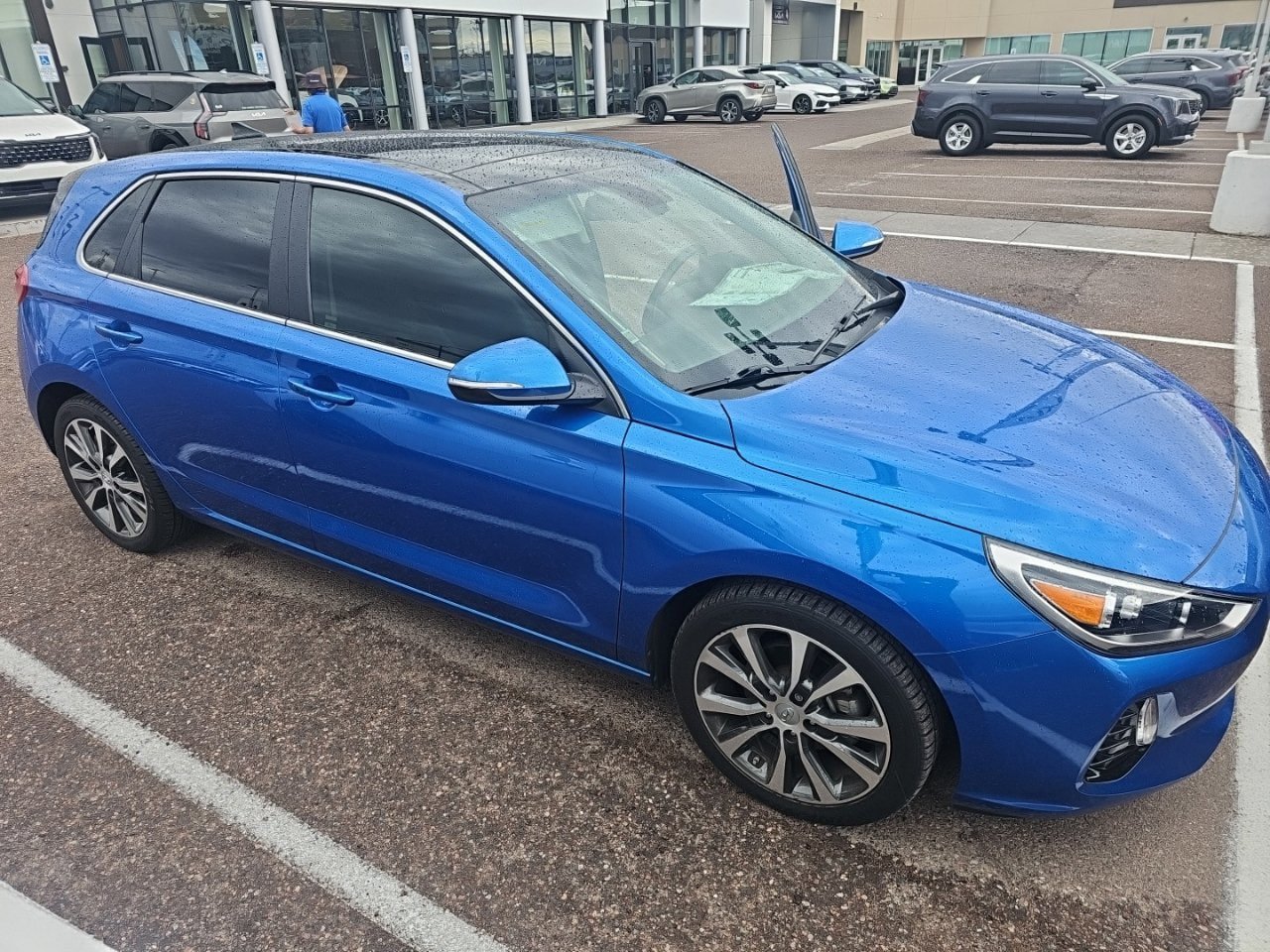 Used 2018 Hyundai Elantra GT w/ Tech Package 03 FWD image 2