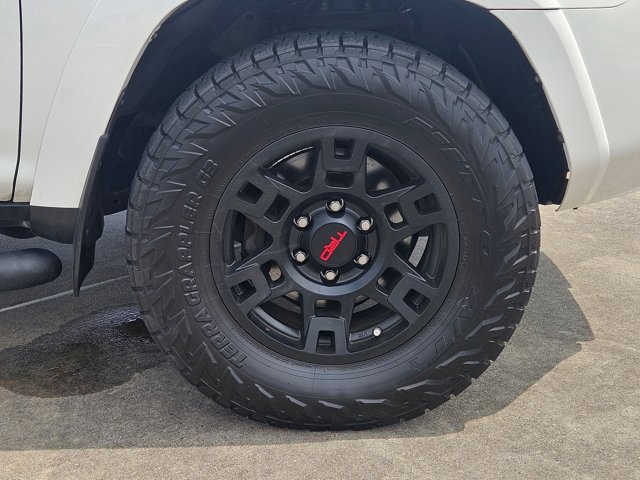Used 2021 Toyota 4Runner SR5 Premium w/ Moonroof Package RWD image 22