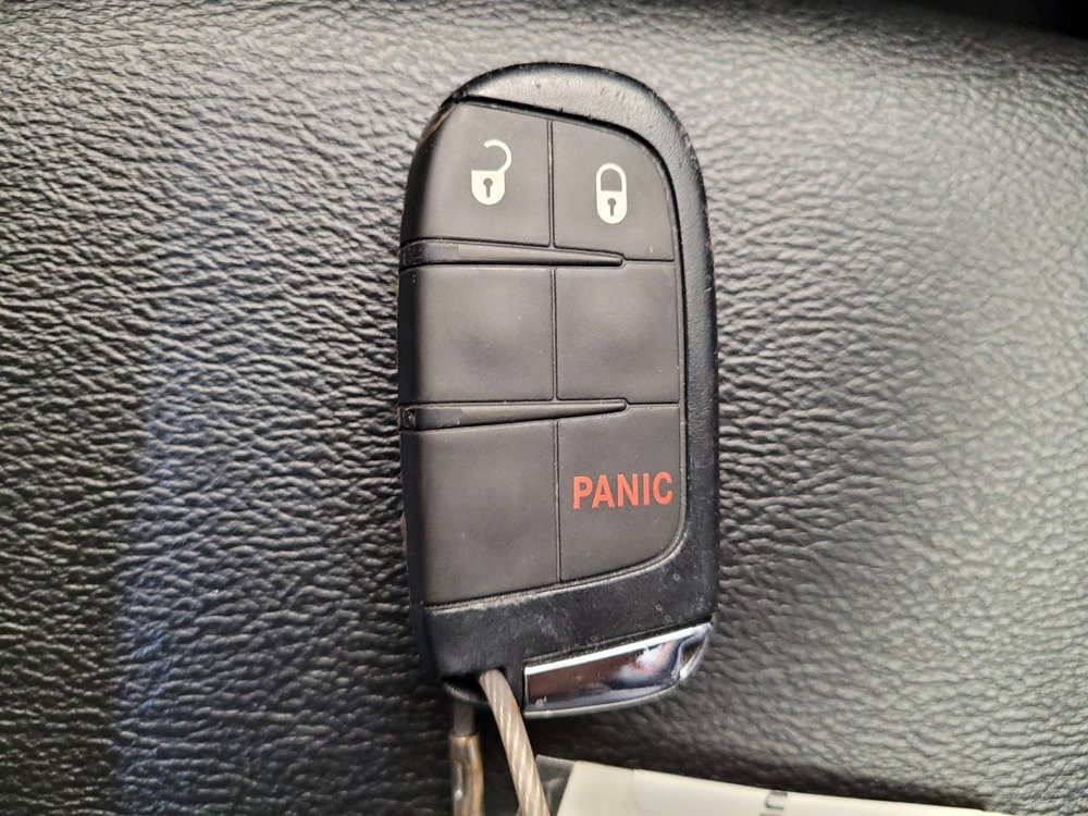 Used 2024 Jeep Compass Latitude image 32