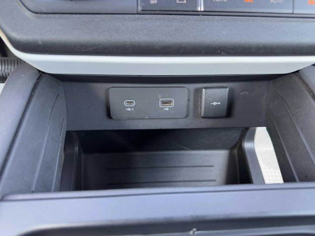 Used 2021 Land Rover Defender 90 image 30