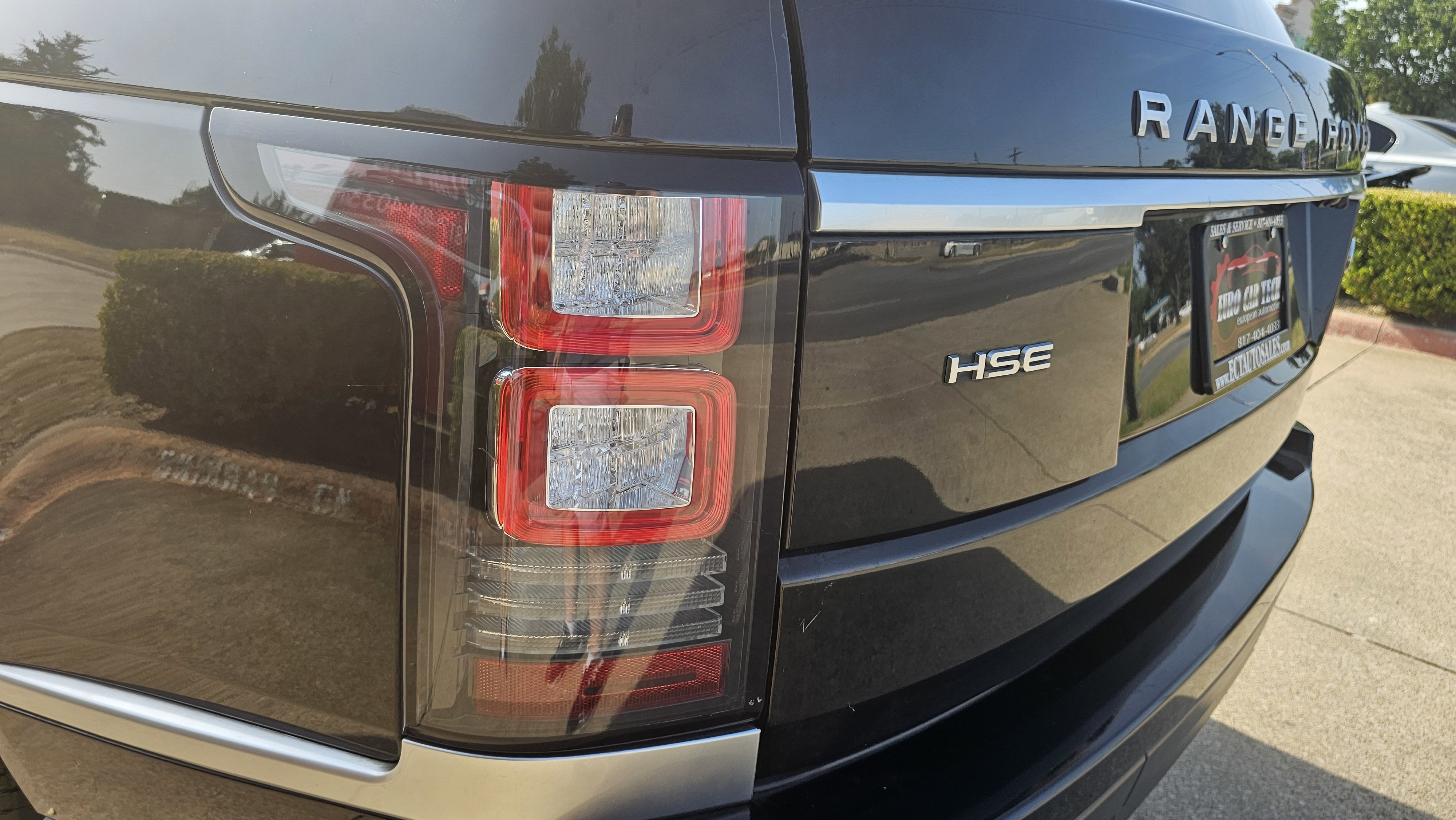 Used 2017 Land Rover Range Rover HSE image 10