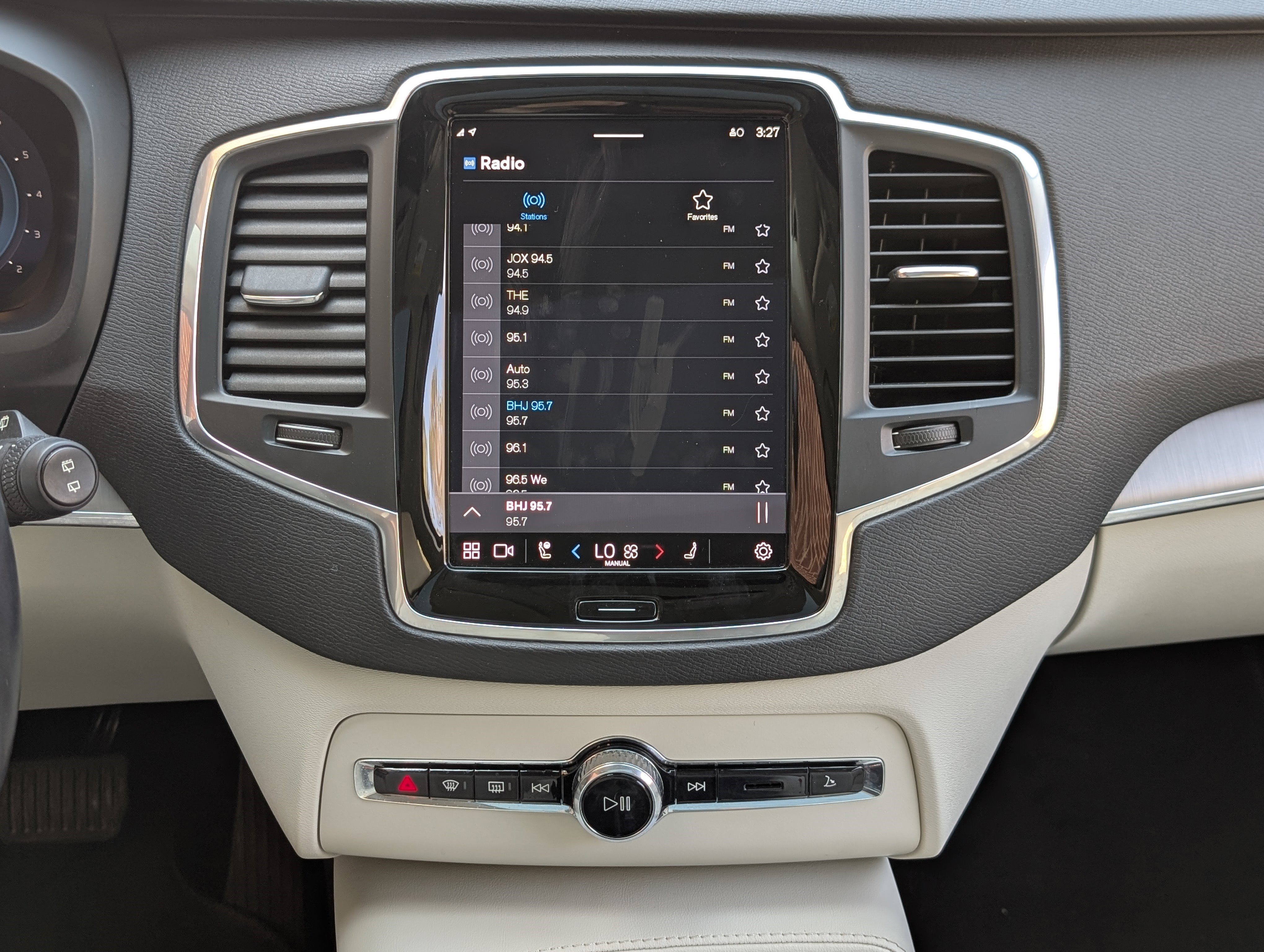 Used 2023 Volvo XC90 B5 Core image 26