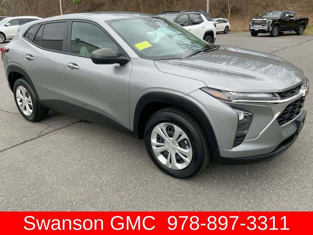 Used 2024 Chevrolet Trax LS w/ Driver Confidence Package image 40