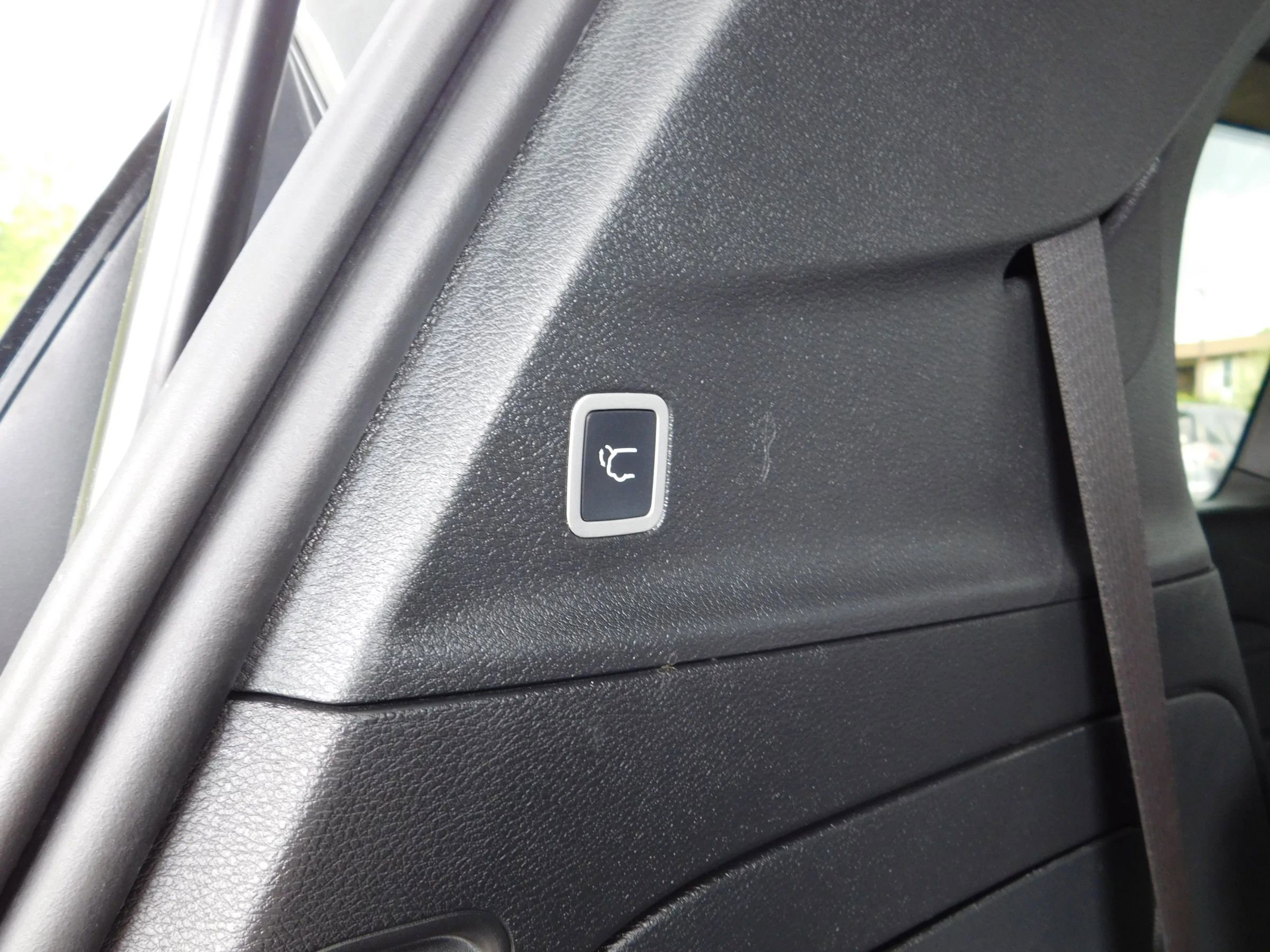 Used 2023 Chrysler Pacifica Touring-L w/ Uconnect Theater Family Group FWD image 11