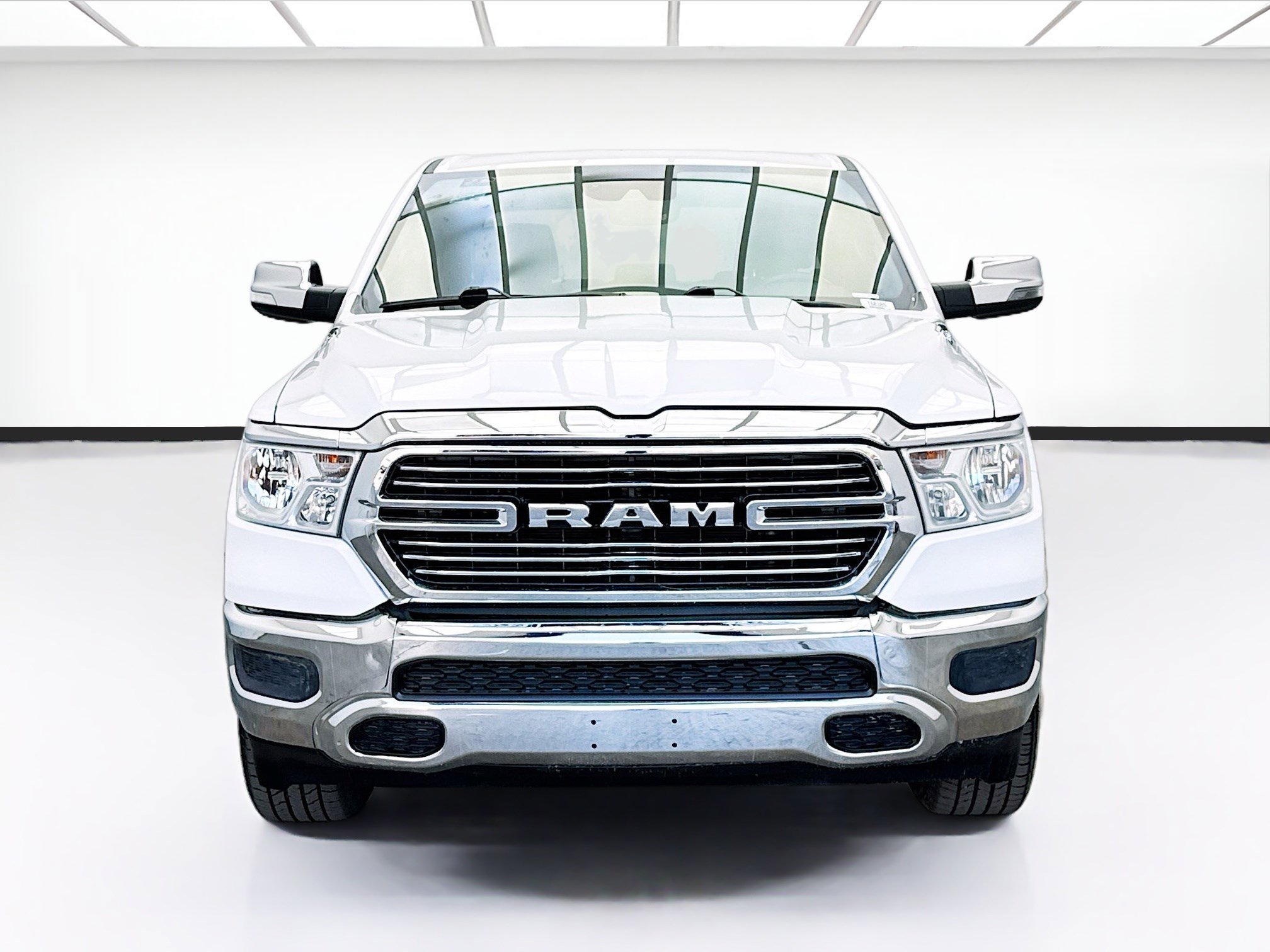 Used 2024 RAM 1500 Laramie AWD/4WD image 2
