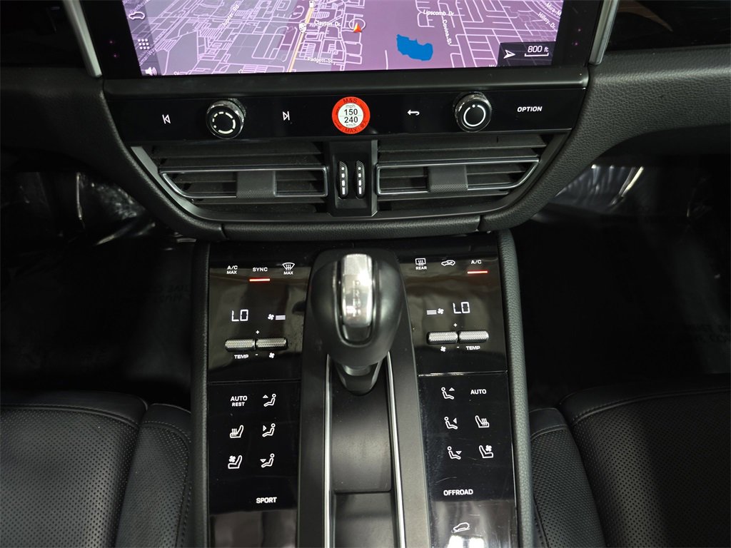 Used 2023 Porsche Macan image 19