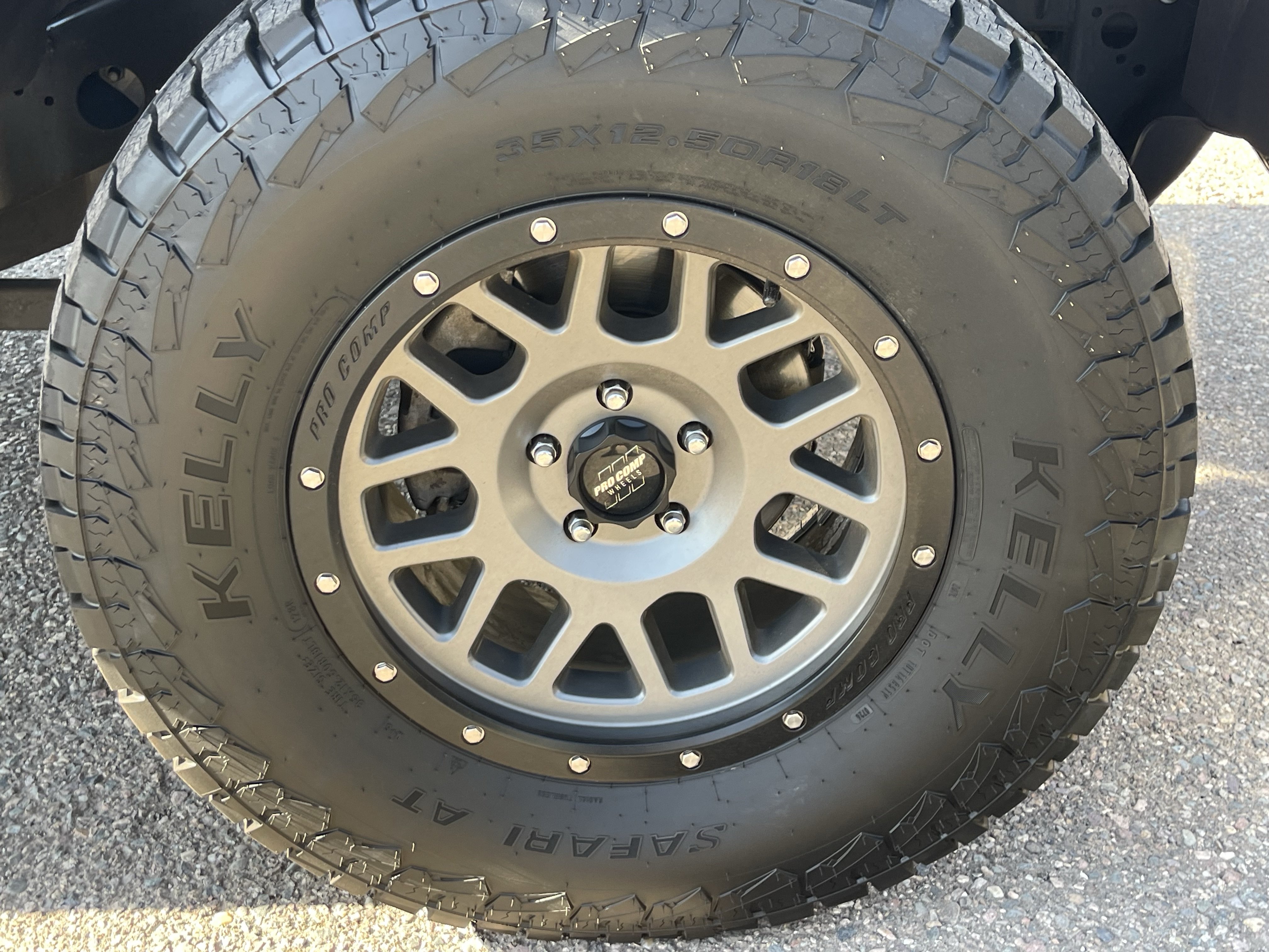 Used 2018 Jeep Wrangler Unlimited Sahara w/ Uconnect 4C Nav & Sound Group AWD/4WD image 8