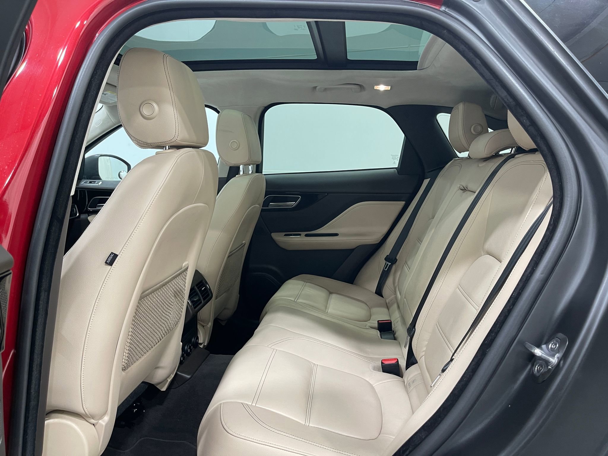 Used 2019 Jaguar F-PACE Prestige image 31