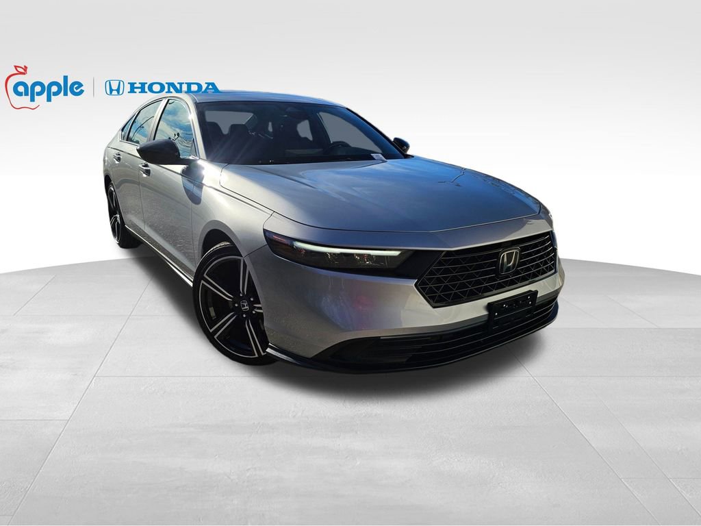 Used 2025 Honda Accord Sport image 3