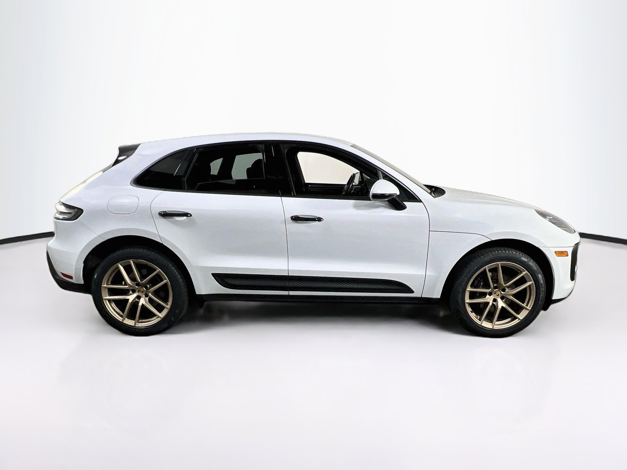 Used 2022 Porsche Macan AWD/4WD image 4