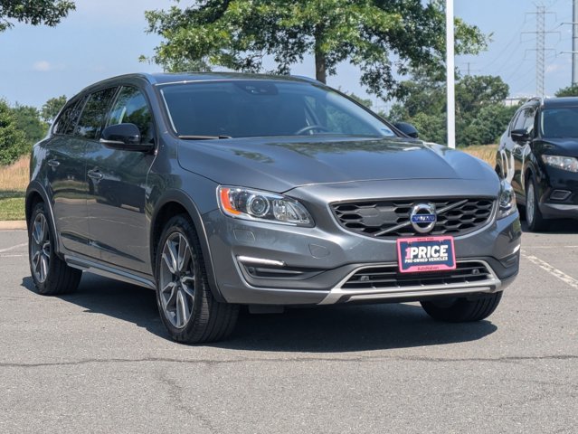 Used 2017 Volvo V60 T5 Cross Country Platinum AWD/4WD image 3