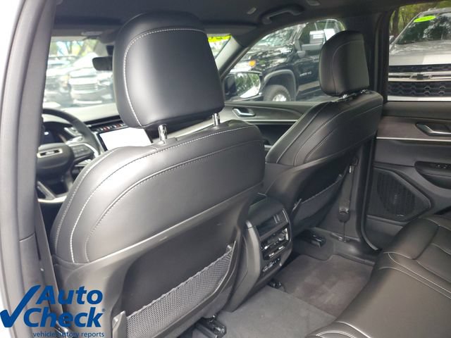 Used 2025 Jeep Grand Cherokee Limited RWD image 13