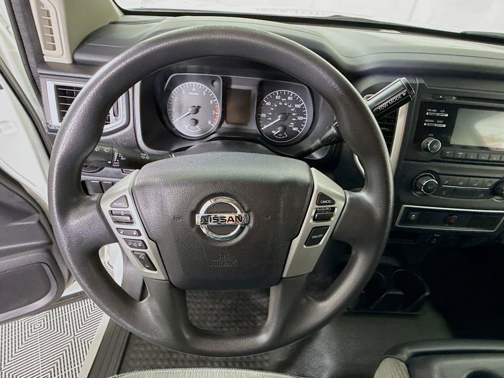 Used 2017 Nissan Titan S image 17