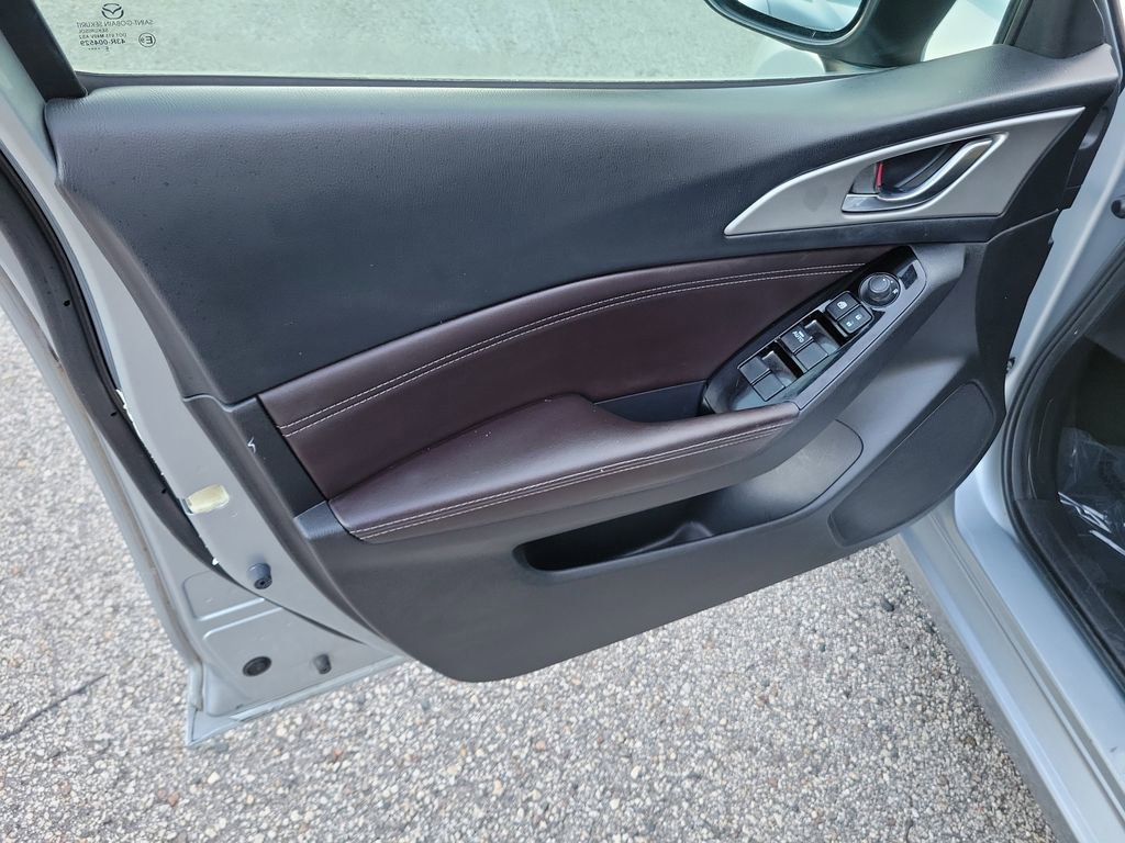 Used 2017 MAZDA MAZDA3 Touring image 18