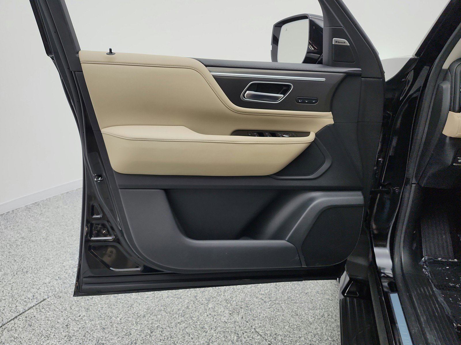 Used 2026 INFINITI QX80 Pure w/ Cargo Package image 14