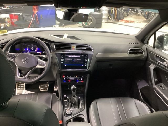 Certified 2023 Volkswagen Tiguan SE R-Line image 8