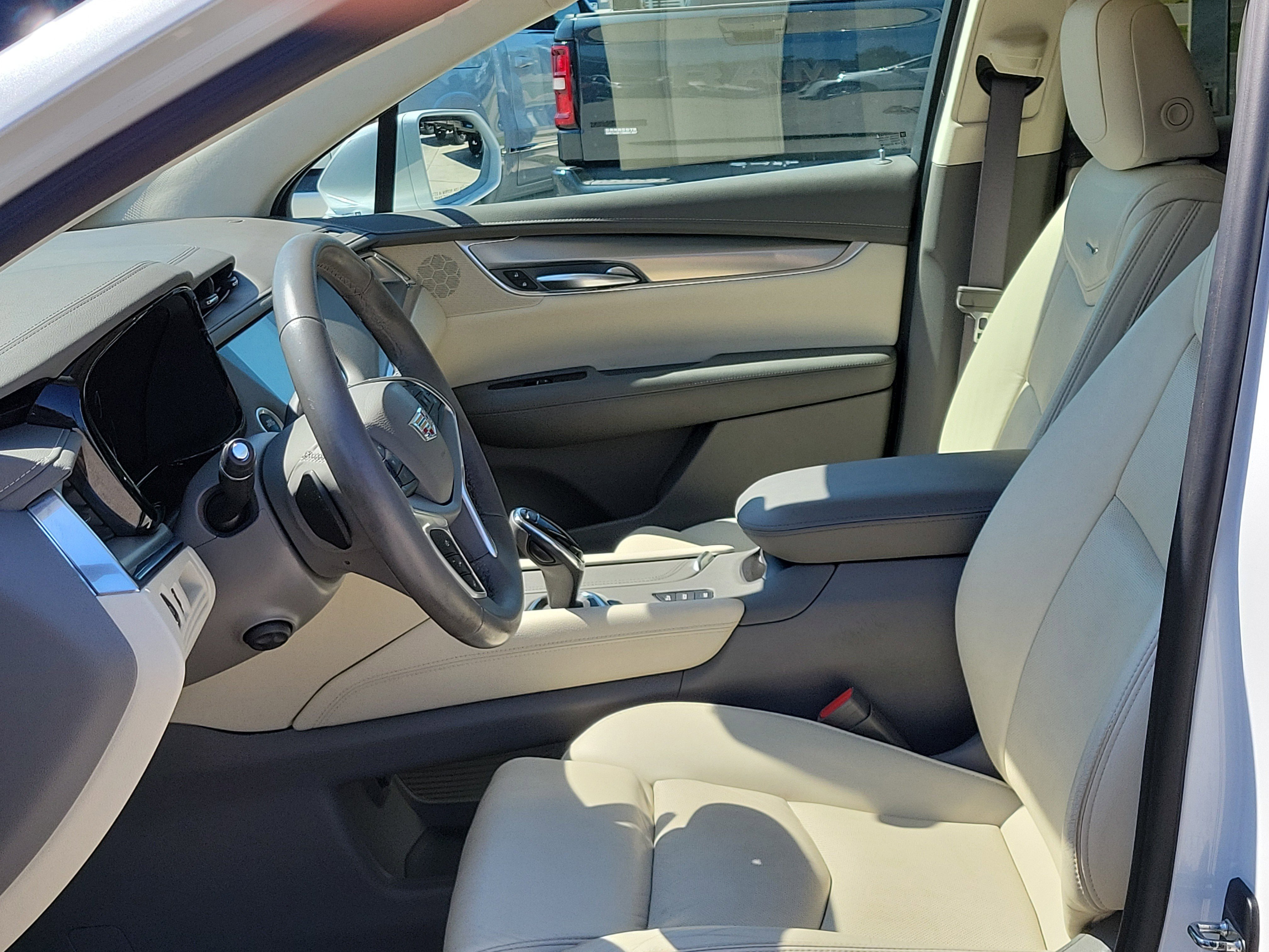 Used 2017 Cadillac XT5 Premium Luxury w/ LPO, Wheel Lock Package image 22