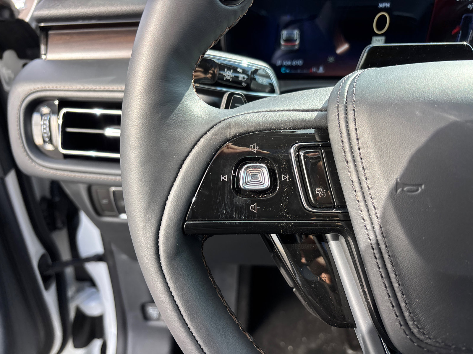New 2026 Lincoln Aviator Reserve AWD/4WD image 17