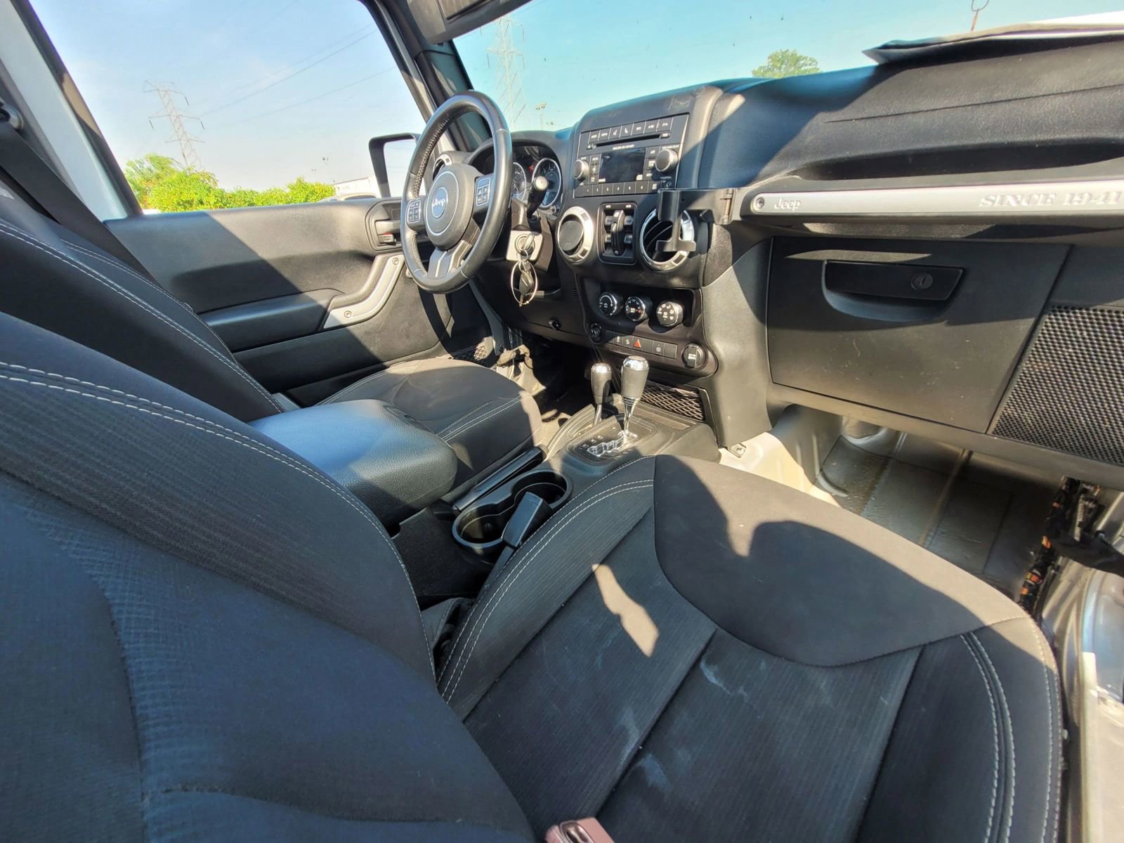 Used 2018 Jeep Wrangler Unlimited Sahara w/ Max Tow Package image 15