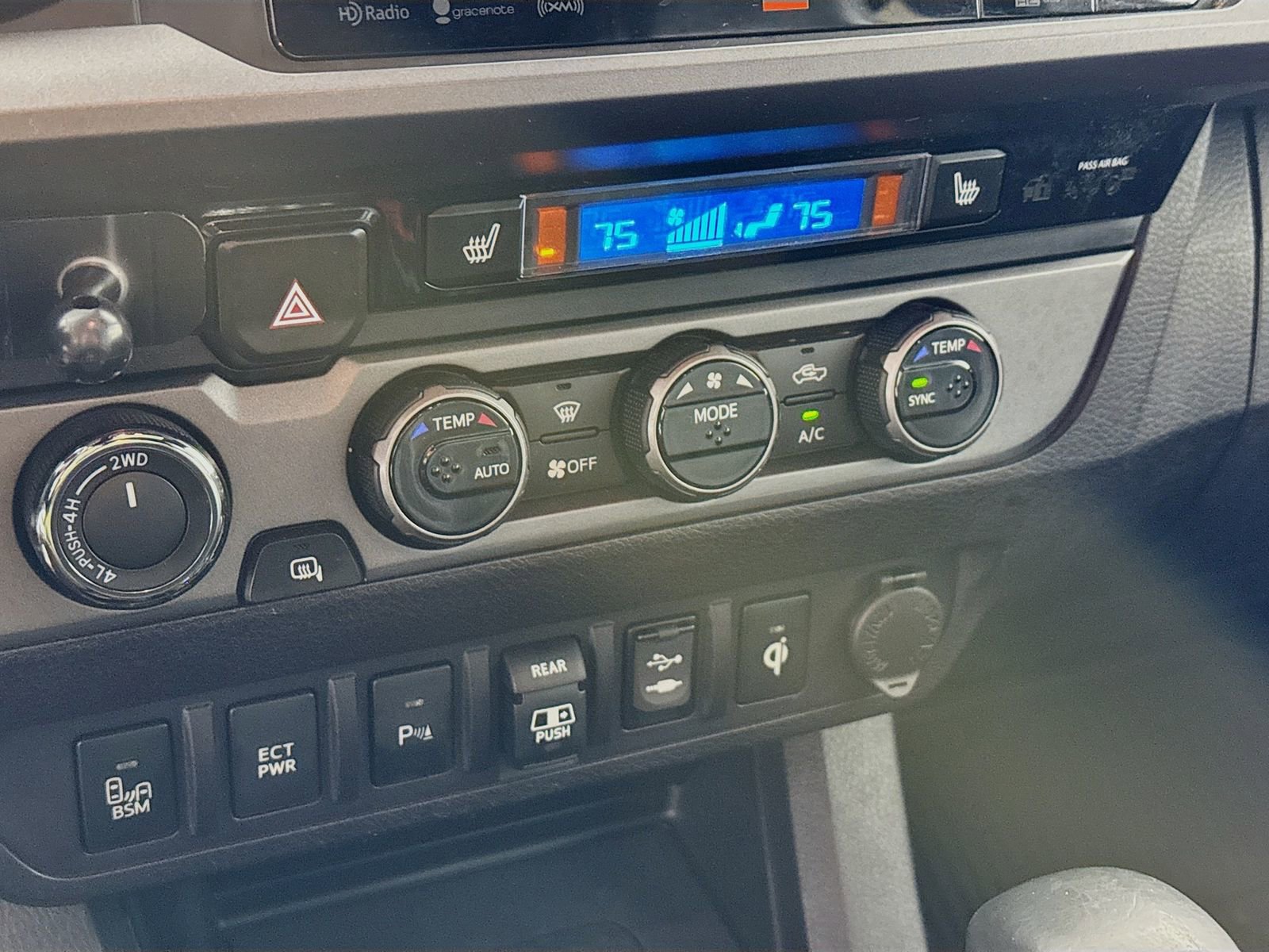 Used 2018 Toyota Tacoma TRD Off-Road image 13