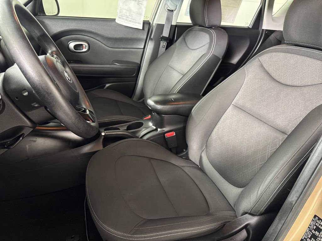 Used 2015 Kia Soul FWD image 11