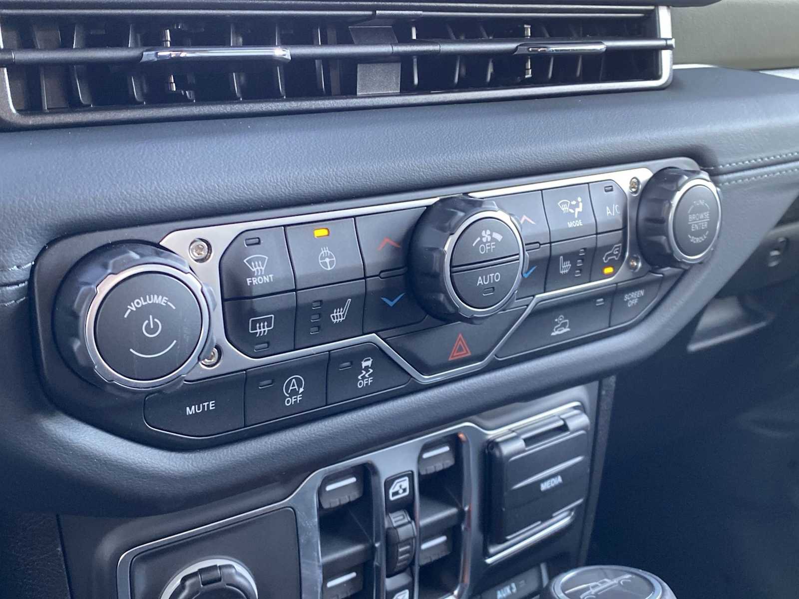 New 2026 Jeep Gladiator Mojave image 27