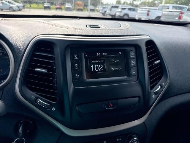 Used 2016 Jeep Cherokee Latitude AWD/4WD image 13