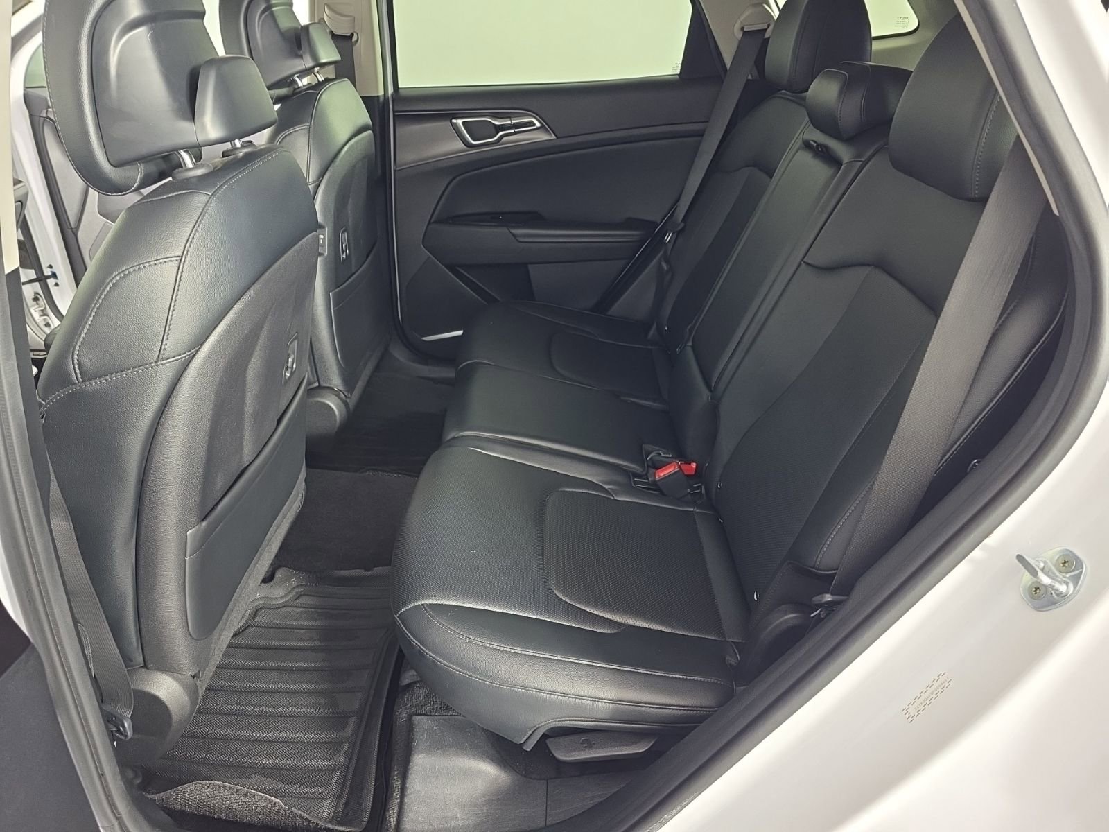 Used 2023 Kia Sportage EX image 27