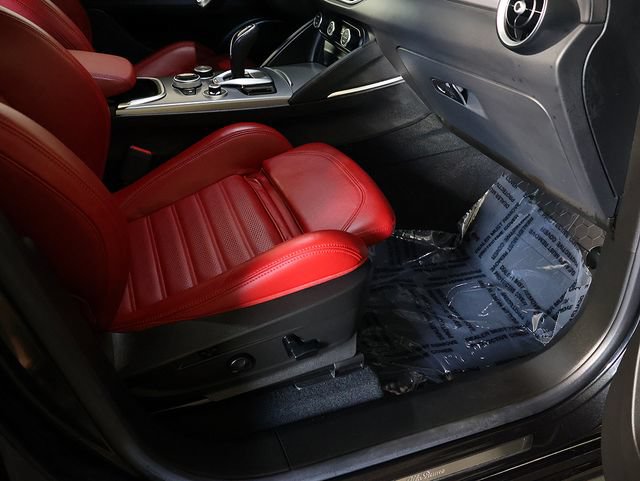 Used 2023 Alfa Romeo Stelvio Veloce AWD/4WD image 38