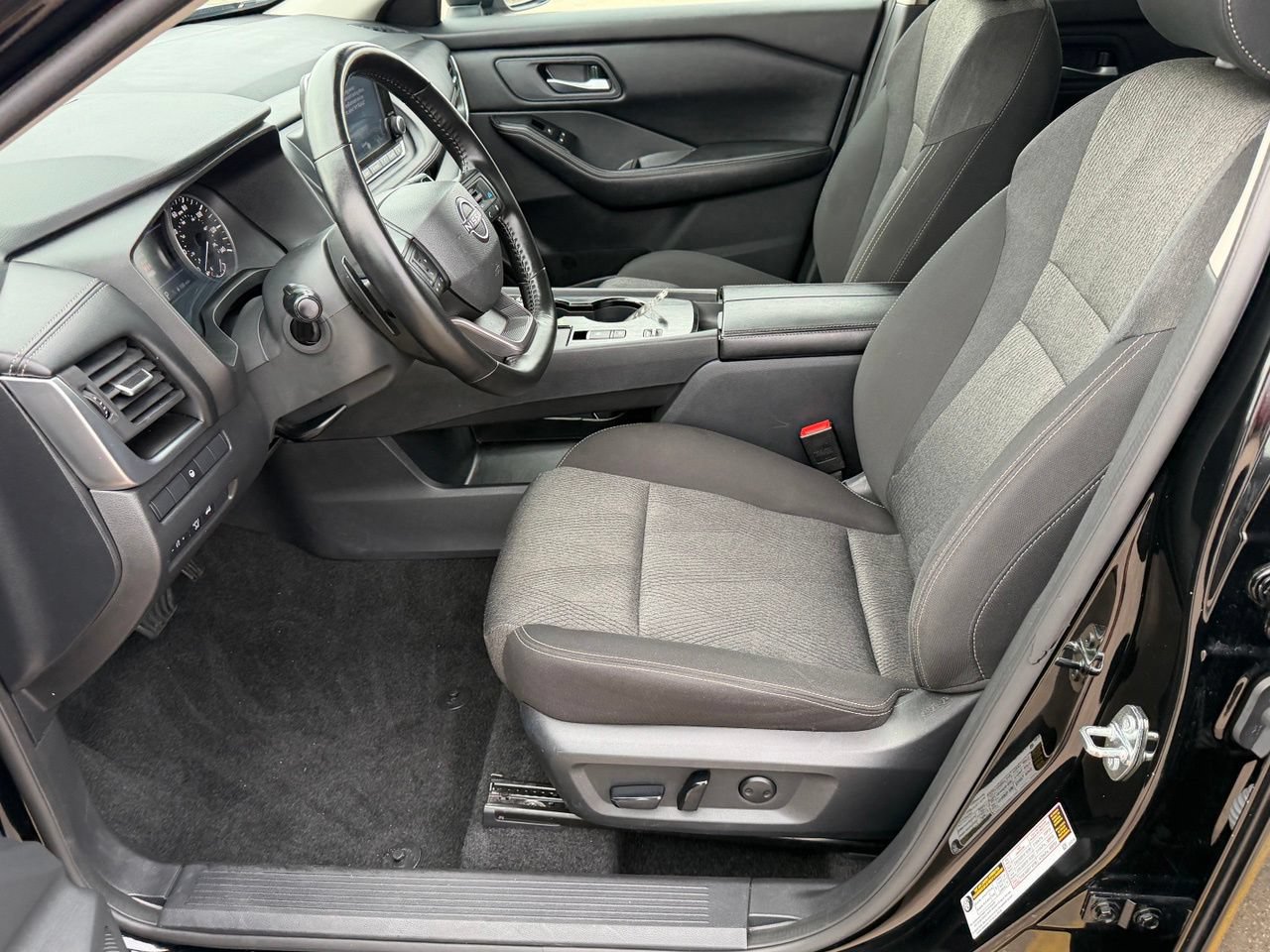 Certified 2025 Nissan Rogue SV FWD image 25